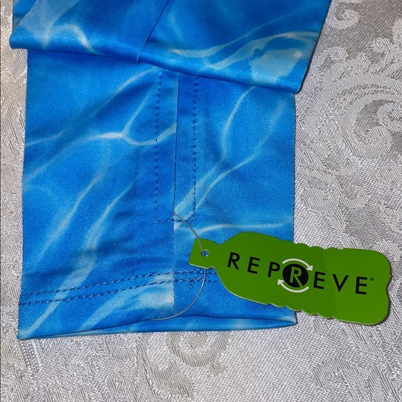 NWT Repreve Blue Water Pattern Arm Sleeves with thumb hole. - Picture 2 of 6
